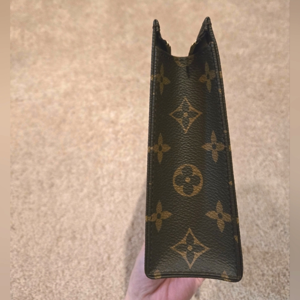 Louis Vuitton Toiletry Pouch 19 - Picture 3 of 6